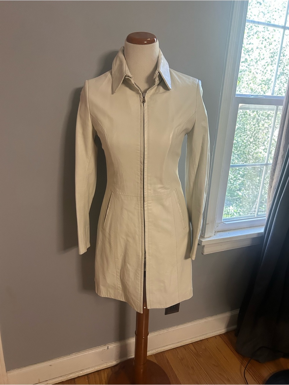 From Italy Women's Cream Leather Zip-Front Coat